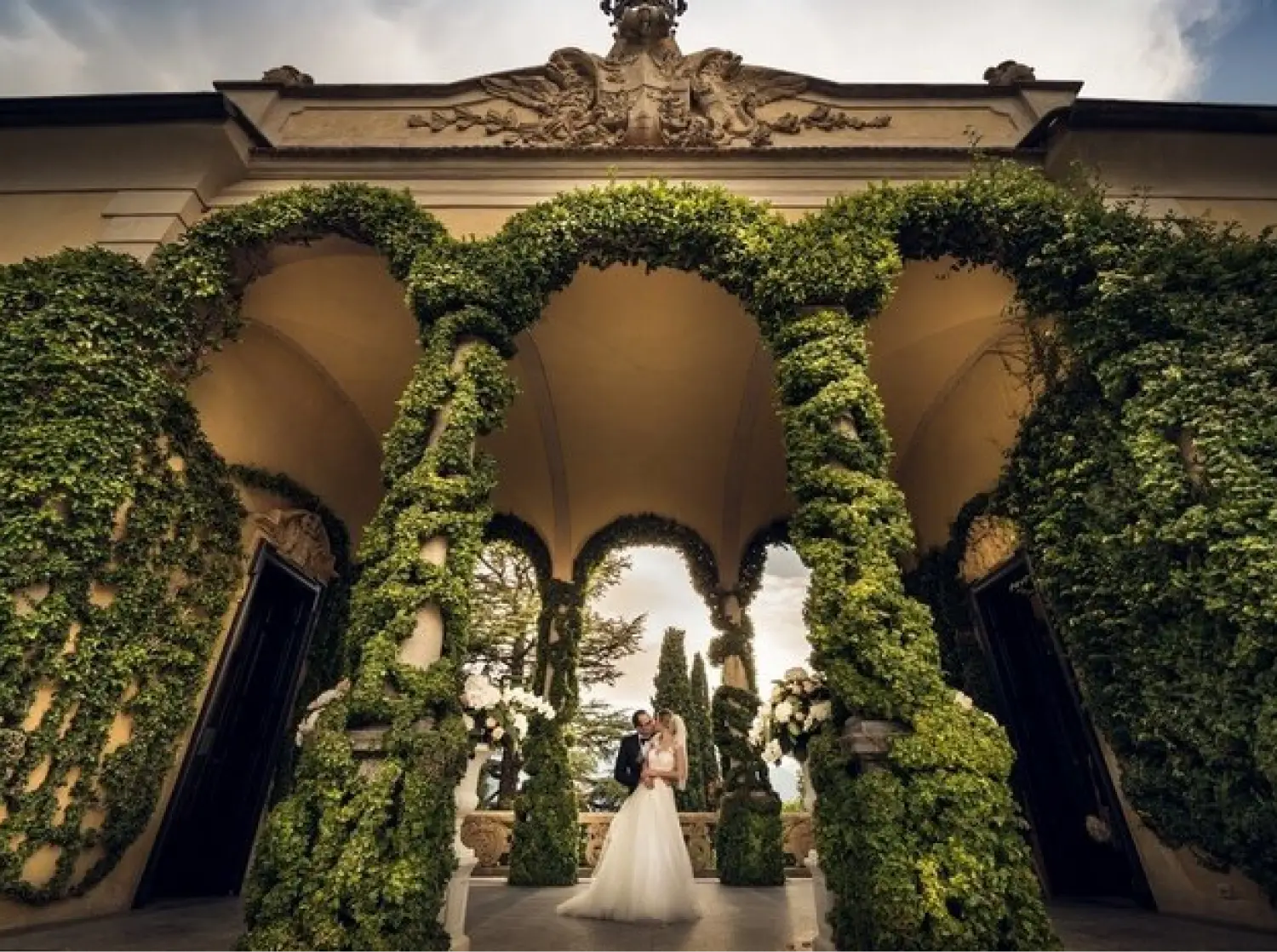 Raquel planejando casamento na Villa Balbianello