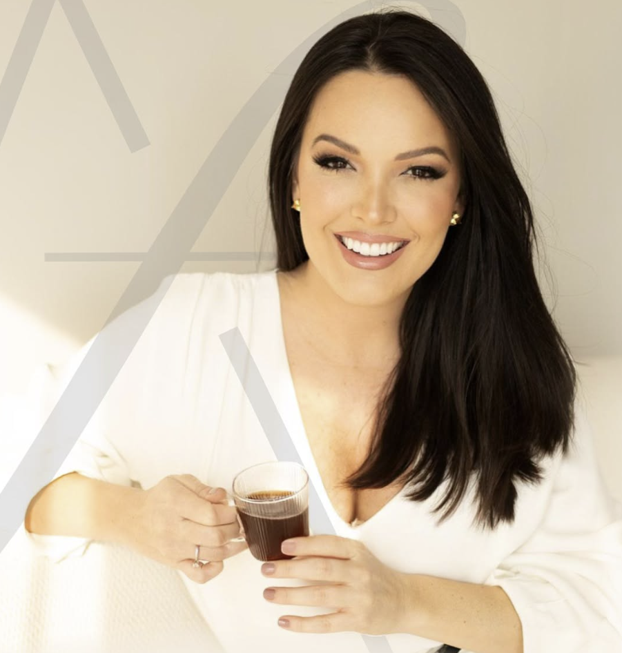 Dra. Fernanda Alves - Especialista em Harmonização Facial