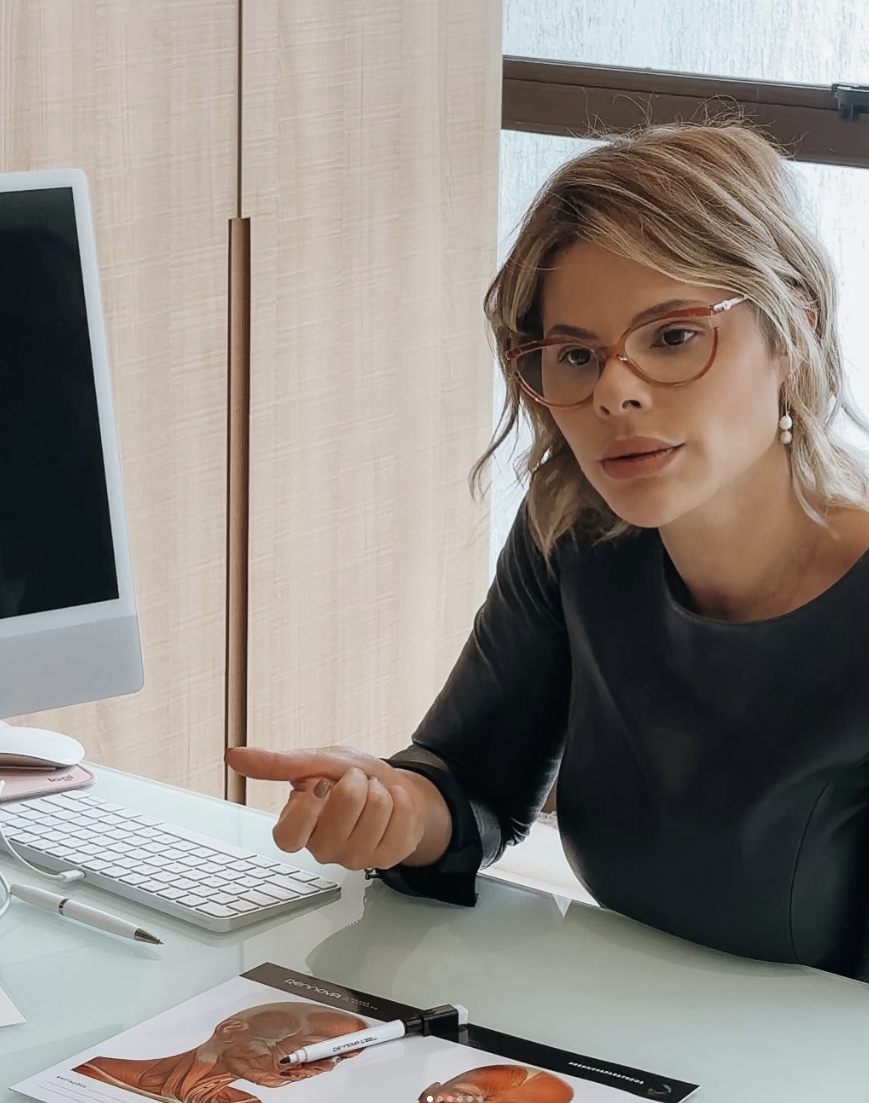 Dra. Amanda Virginio - Especialista em Harmonização Facial